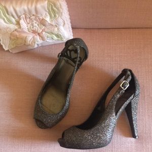 FERGALICIOUS SPARKLY HEELS SIZE 6